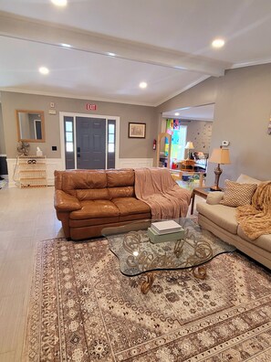 Interior - Luxurious Getaway in Mooresville (Mooresville)