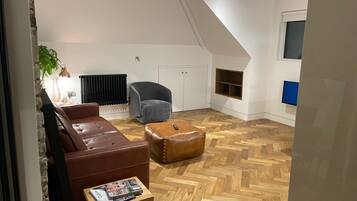 Smart TV, books, stereo