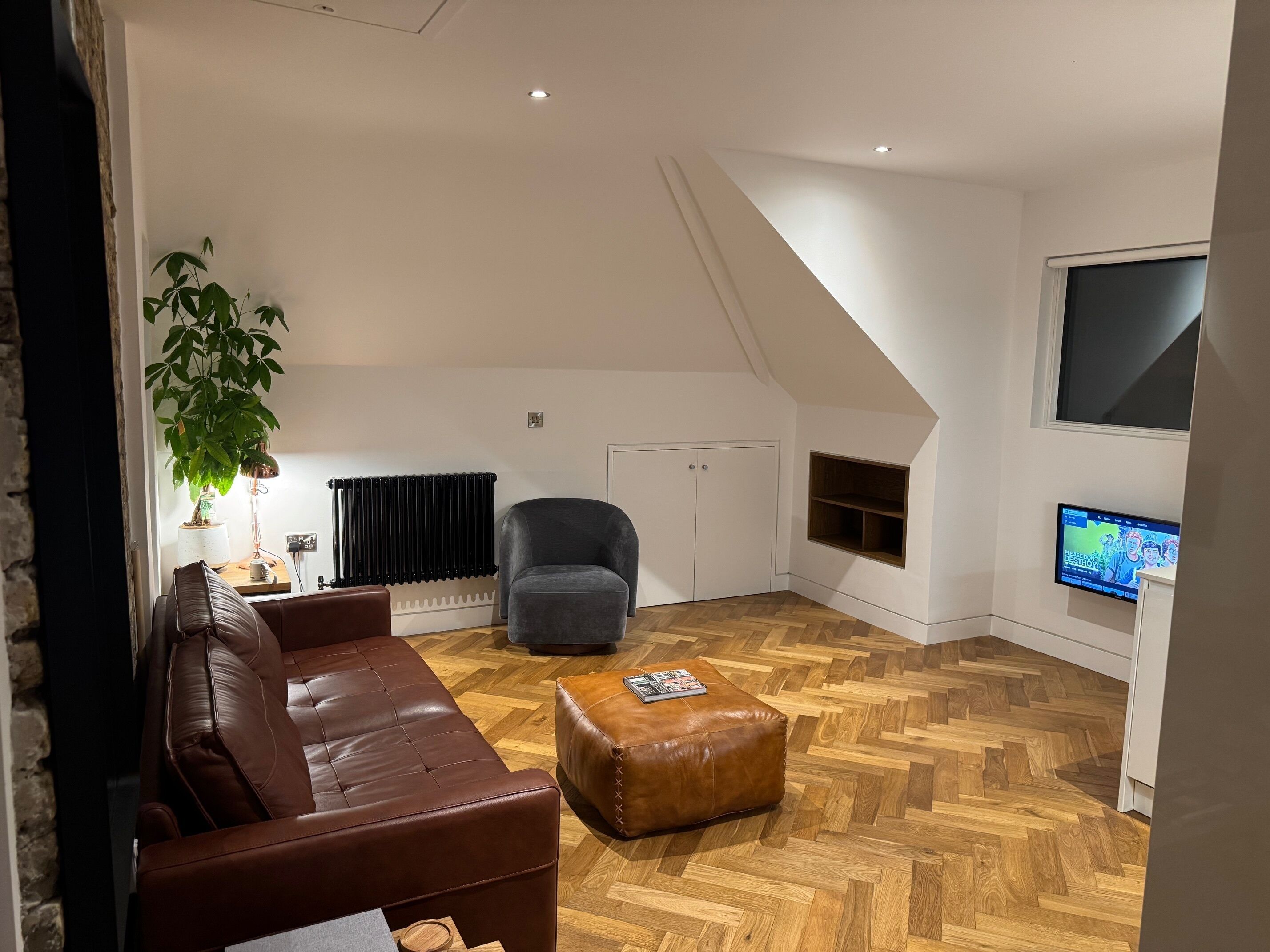 Smart TV, books, stereo