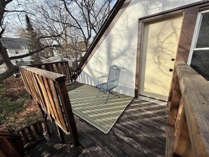 Terrace/patio - Lofted Lounge - Cozy Treetop Hideaway w/Sunny Deck (Des Moines)
