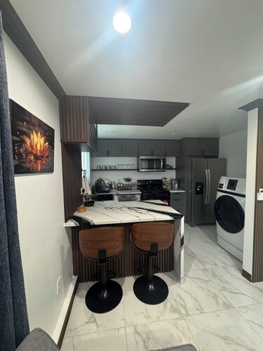 Charming Private Studio Guesthouse with AC in vibrant Los Angeles neighborhood