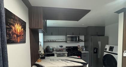 Charming Private Studio Guesthouse with AC in vibrant Los Angeles neighborhood