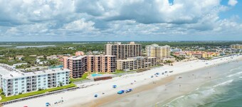 Oceanfront 3BR Condo Private Balcony no drive beach