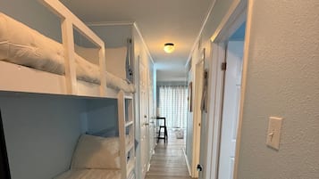 1 soverom, strykejern/-brett, wi-fi og sengetøy