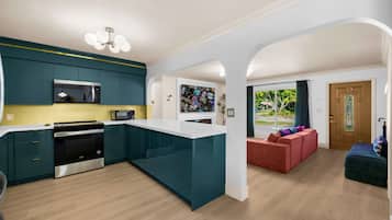 Tirai kedap cahaya, setrika/meja setrika, dan Wi-Fi gratis