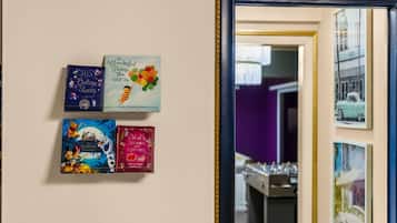 Tirai kedap cahaya, setrika/meja setrika, dan Wi-Fi gratis