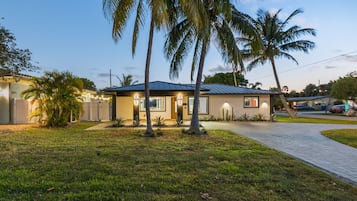 Tirai kedap cahaya, setrika/meja setrika, dan Wi-Fi gratis