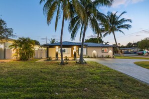 Verdunkelungsvorhänge, Bügeleisen/Bügelbrett, kostenloses WLAN