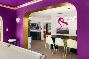 Langsir/tirai gelap terus, seterika/papan seterika, Wi-fi percuma 