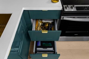 Tirai kedap cahaya, setrika/meja setrika, dan Wi-Fi gratis