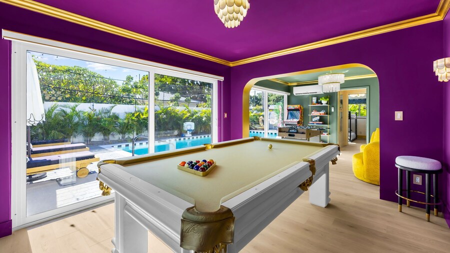 5 Min to Beach Heated Pool Hot Tub BBQ