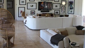 Unclassified image, 2 of 48, button - Stylish Chic Escape, Private Pool & Golf Course Residence. Fun & Fabulousity (Palm Springs)