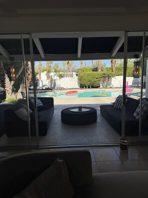 Outdoor pool - Stylish Chic Escape, Private Pool & Golf Course Residence. Fun & Fabulousity (Palm Springs)