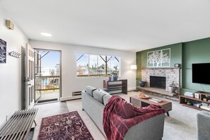 Comfort Double Room | Living area - Emerald Hill City Retreat - 2BR (Seattle)