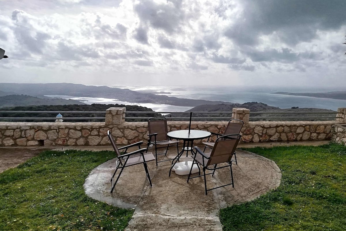 สตูดิโอ, สูบบุหรี่ได้