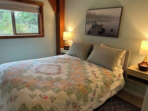 1 bedroom, WiFi, bed sheets - Oyster Catcher Bed and Breakfast , on  Denman Island ,gateway to Hornby Island (Denman Island)