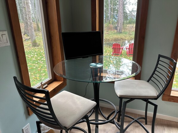 Dining - Oyster Catcher Bed and Breakfast , on Denman Island ,gateway to Hornby Island (Denman Island)