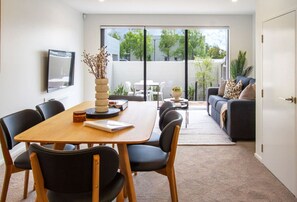 Interior - Sunny Colombo St stay. Secure Parking, King beds (Christchurch)