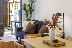 Dining - Contemporary 2BR Stay for 6 with Private Patio (Christchurch)