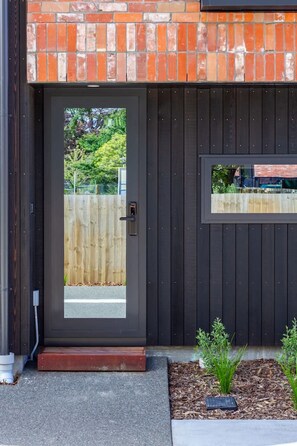 Exterior detail - Contemporary 2BR Stay for 6 with Private Patio (Christchurch)