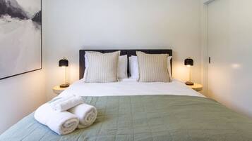 Iron/ironing board, travel cot, WiFi, bed sheets