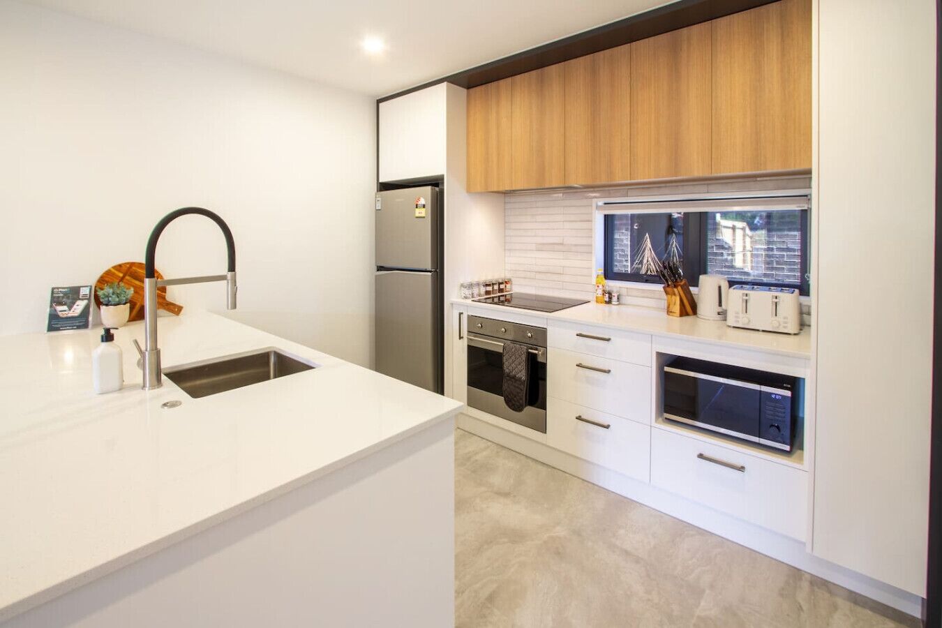 Fridge, oven, stovetop, dishwasher