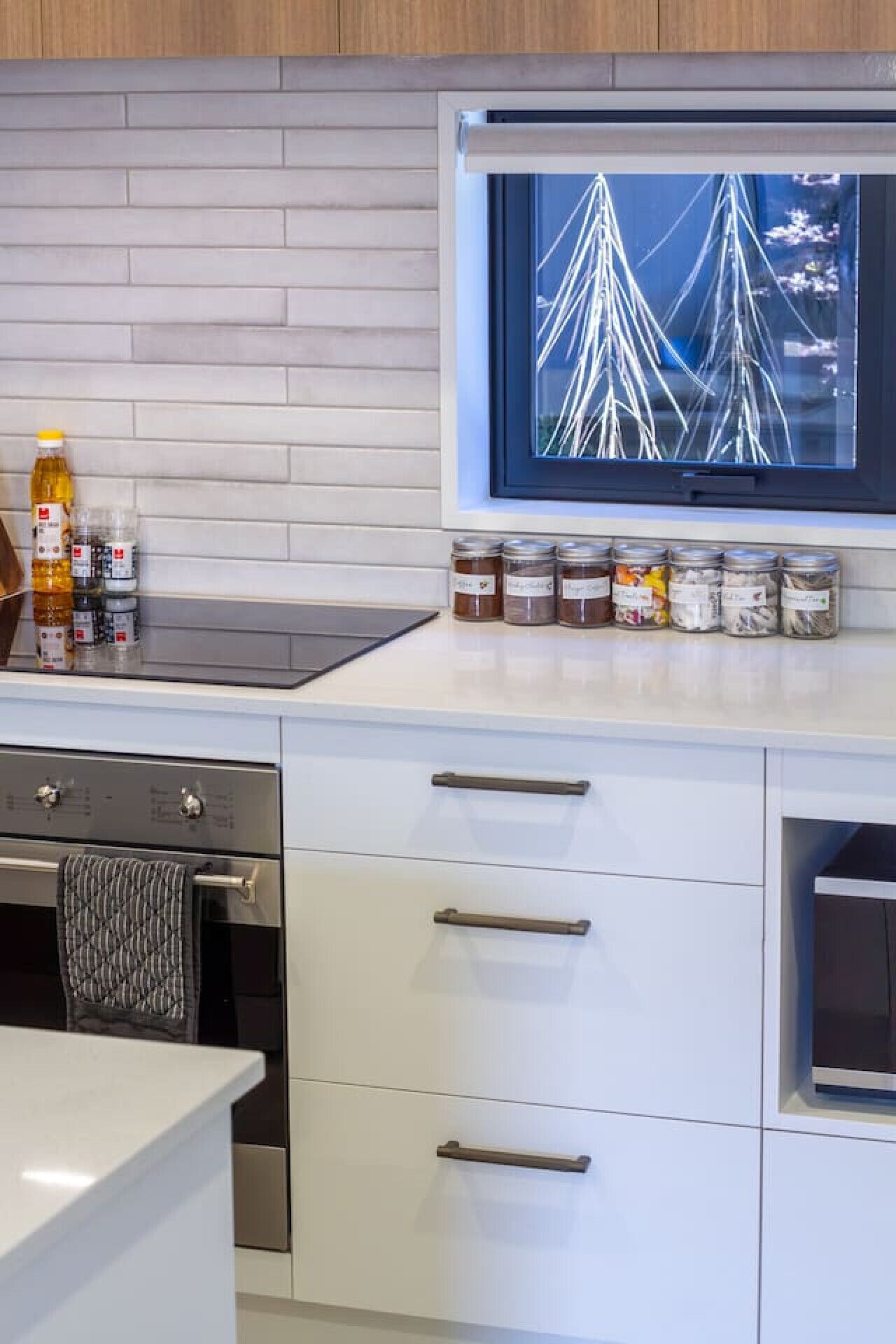 冷蔵庫、オーブン、コンロ、食器洗い機