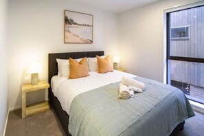 Fer et planche à repasser, lit parapluie, Wi-Fi, draps fournis