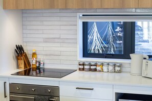 Réfrigérateur, four, plaque de cuisson, lave-vaisselle