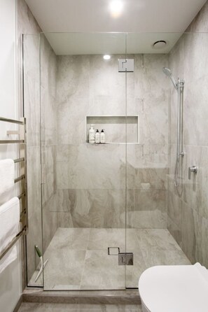 Hair dryer, towels - Serenity in the City Centre. Sleeps 6, has carpark (Christchurch)