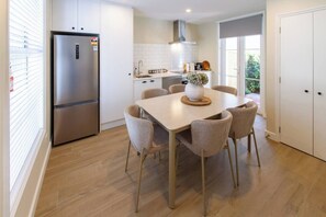 Dining - Classic and Comfy Townhouse + Carpark on Colombo (Christchurch)