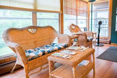 Cozy 2-bedroom Apartment within Walking Distance to Mass MoCA and Downtown