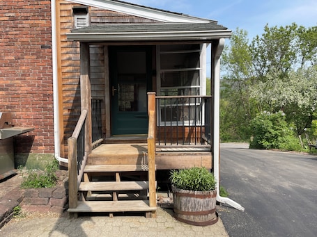 Exterior detail. Cozy 2-bedroom Apartment within Walking Distance to Mass MoCA and Downtown