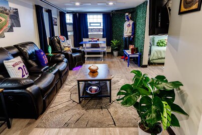Wrigleyville Oasis • Modern Comfort Steps from Wrigley Field
