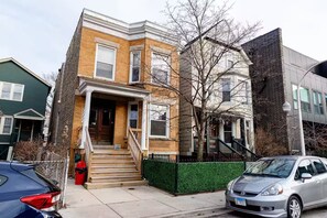 Exterior - Wrigleyville Oasis • Modern Comfort Steps from Wrigley Field (Chicago)