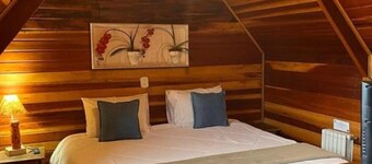 Home & Hosting - Double Room with Balcony (3 Adults)