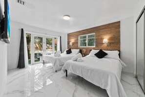 Strykejern/-brett, reiseseng for barn, wi-fi og sengetøy