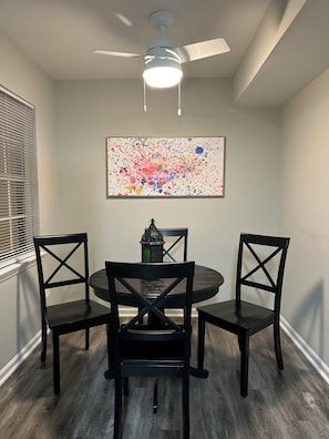 Dining - Perfect 3-bedroom townhome with AC in nice Charlotte neighborhood (Charlotte)