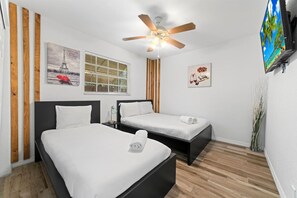 Ferros/tábuas de passar roupa, Wi-Fi, roupa de cama