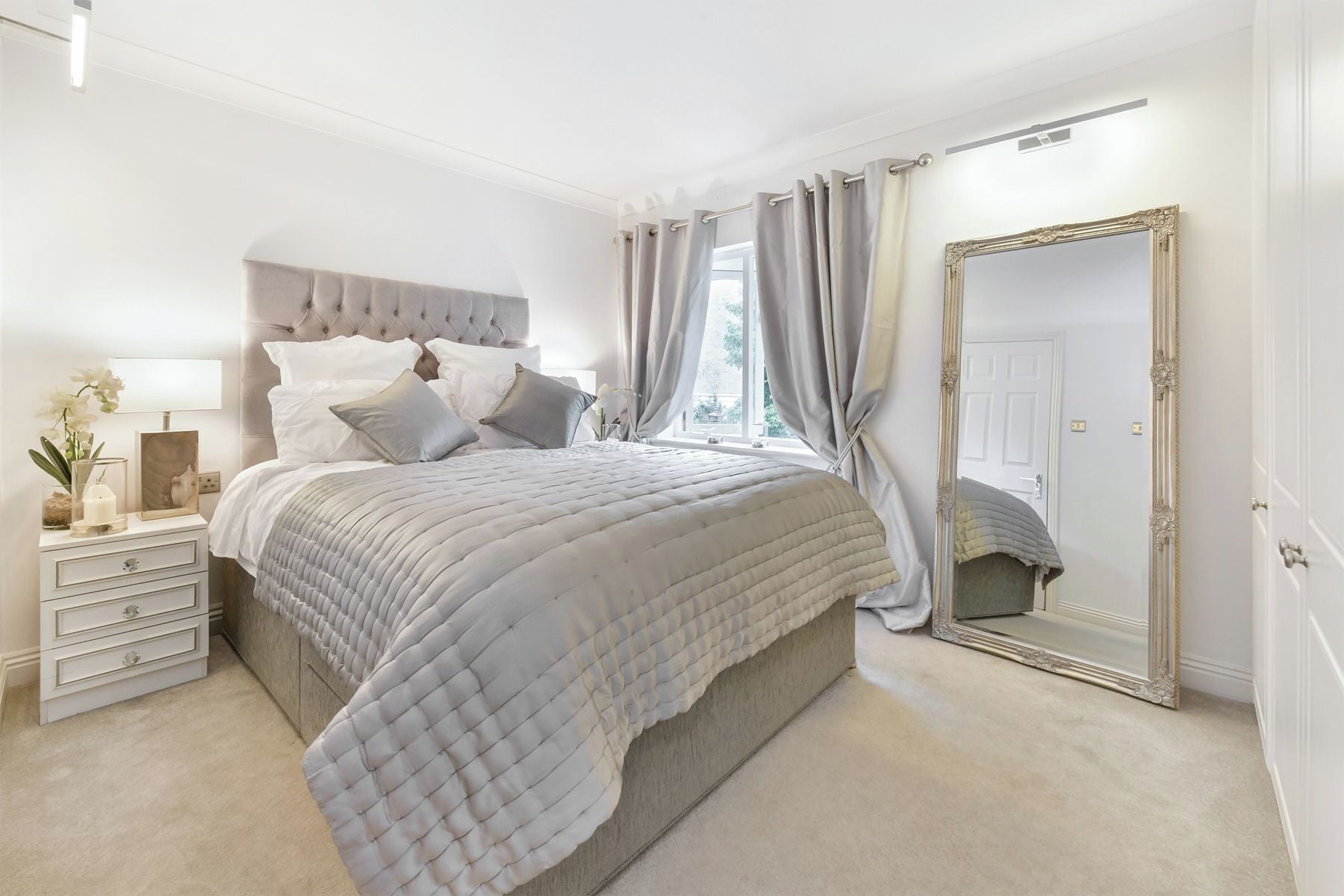 2 soverom, strykejern/-brett, internettilgang og sengetøy