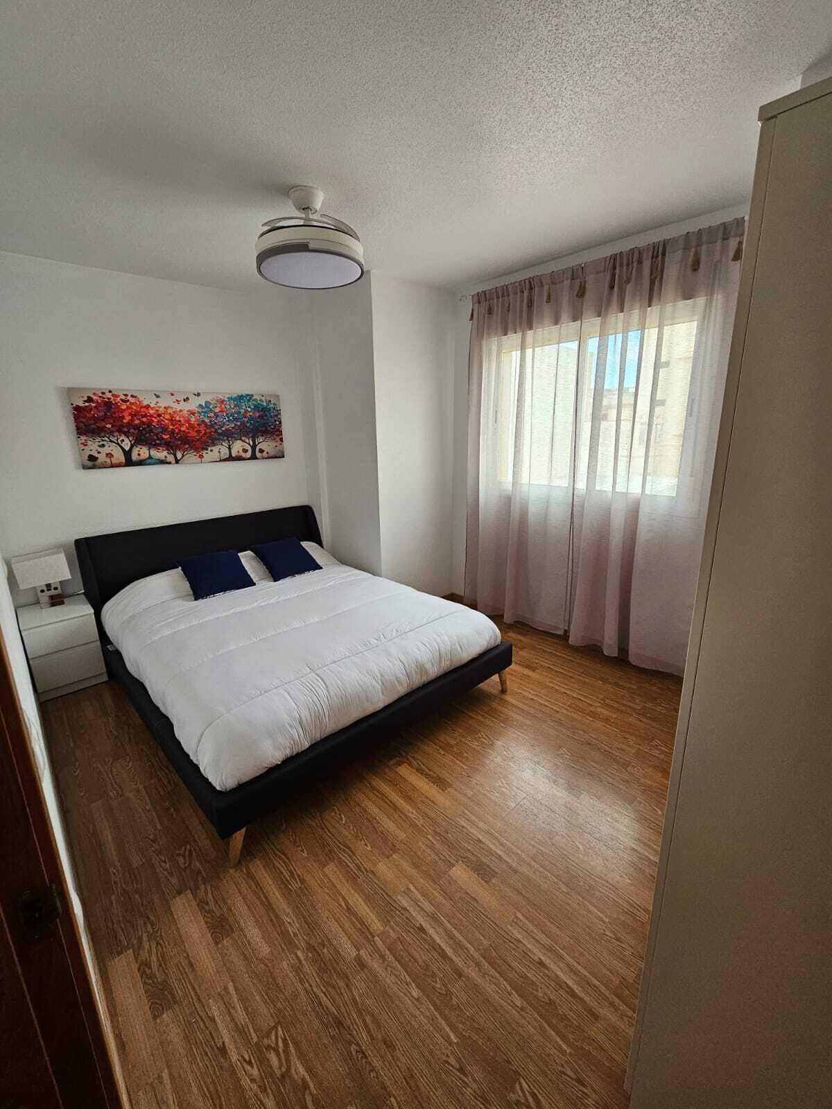 2 habitaciones, tabla de planchar con plancha, wifi y ropa de cama 