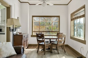 Dining - Midtown Hideaway - simple, cozy and convenient (Sewanee)