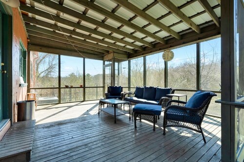 Midtown Hideaway - simple, cozy and convenient