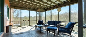 Midtown Hideaway - simple, cozy and convenient