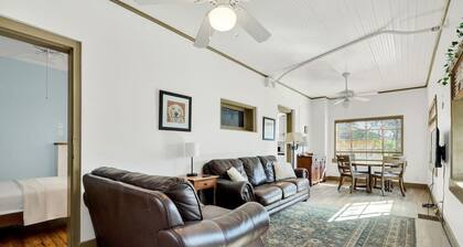 Midtown Hideaway - simple, cozy and convenient