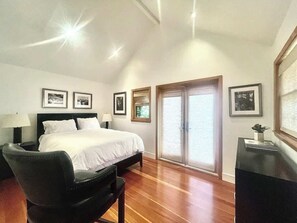 3 makuuhuonetta, silitysrauta/-lauta, vauvan matkasänky, Wi-Fi