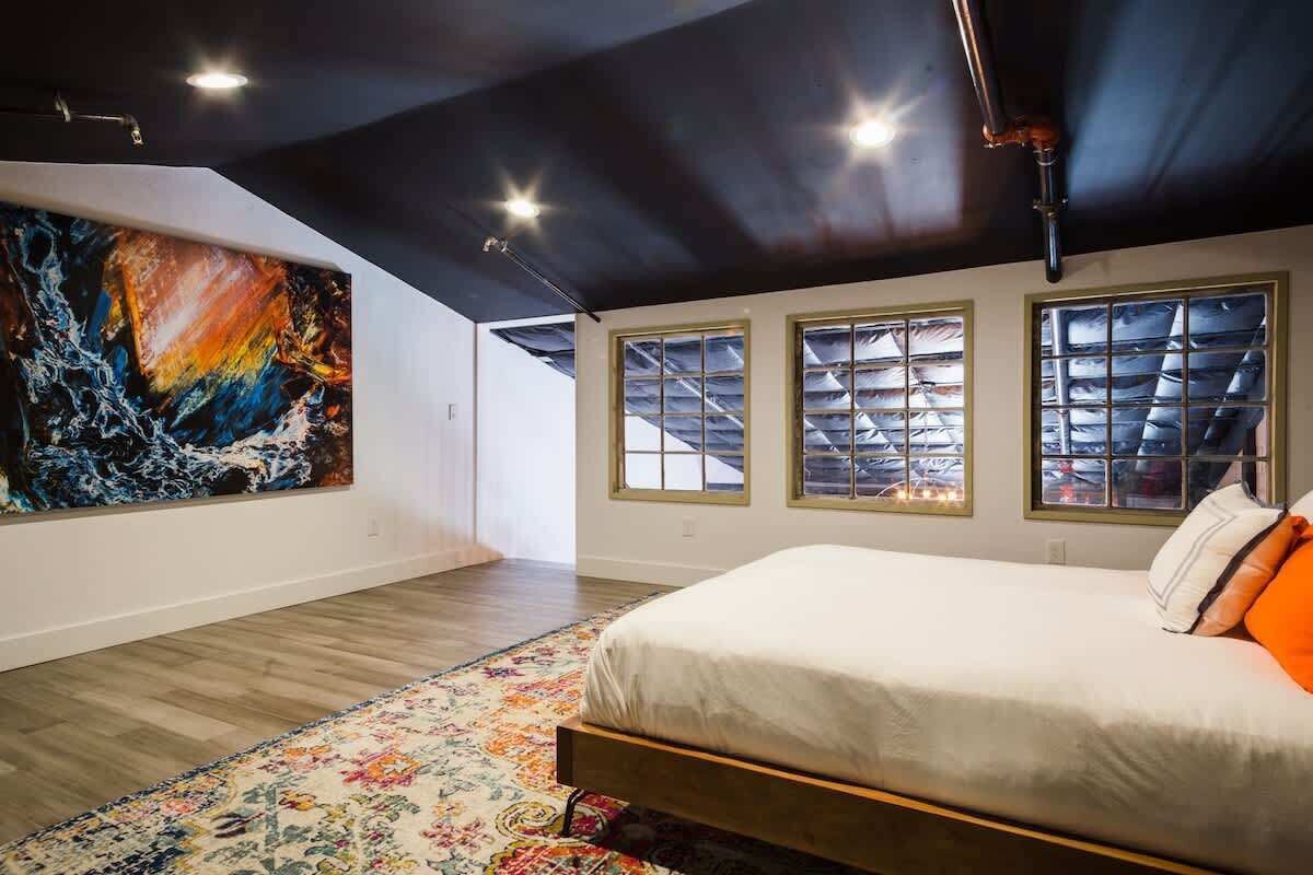 Iron/ironing board, travel crib, WiFi, bed sheets
