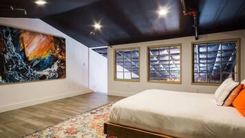 Iron/ironing board, travel crib, WiFi, bed sheets