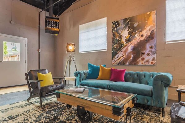 Televisión, oficina