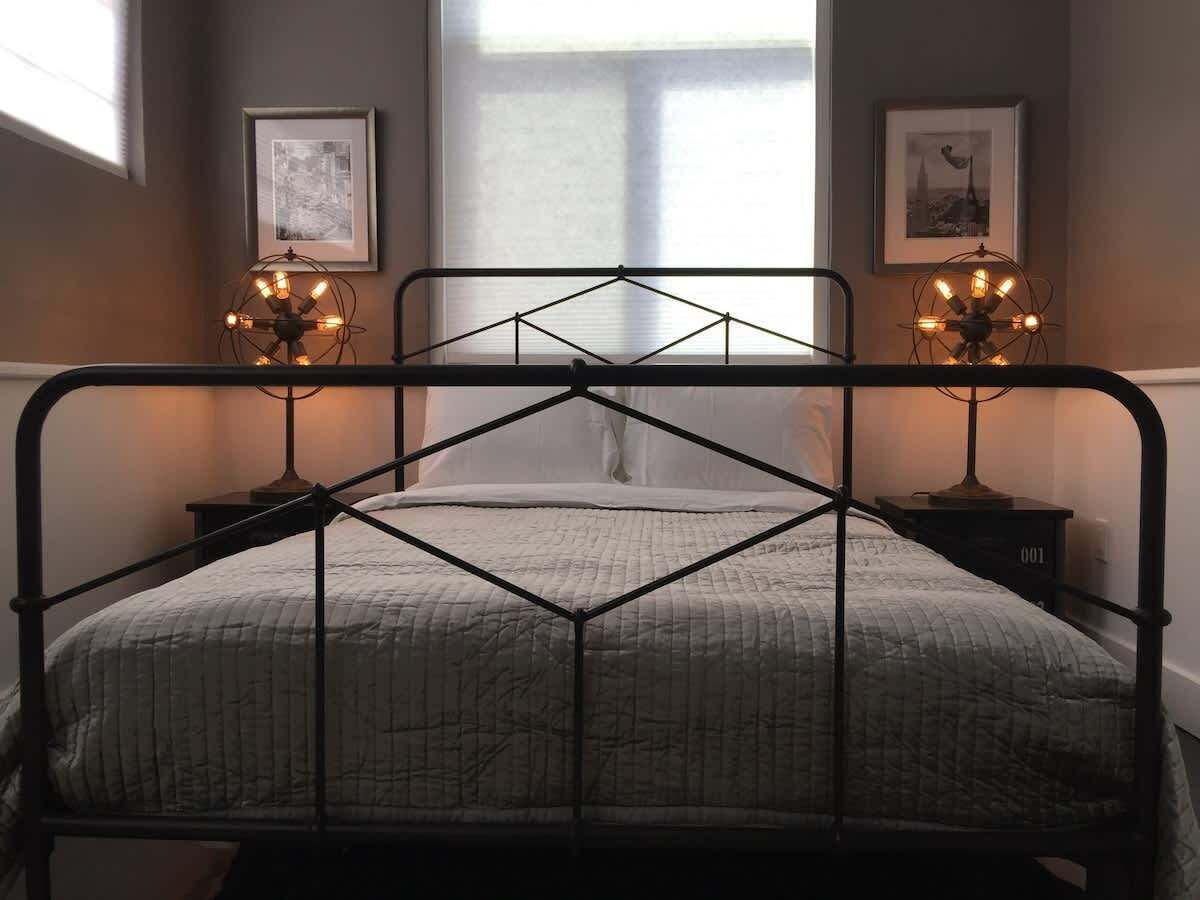 Strykejern/-brett, reiseseng for barn, wi-fi og sengetøy